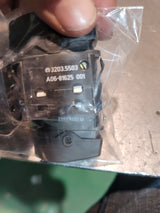 NEW A06-81625-001 FREIGHTLINER POWER DOOR UNLOCK SWITCH