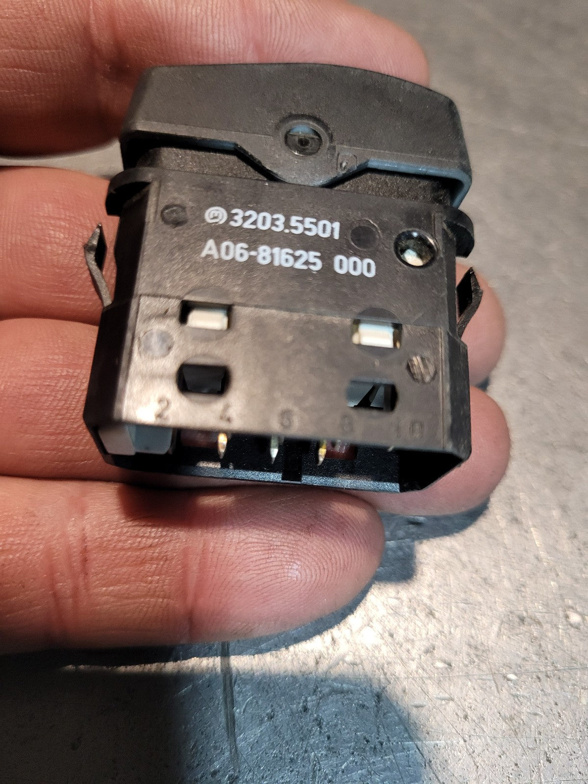 NEW A06-81625-000 FREIGHTLINER POWER WINDOW SWITCH