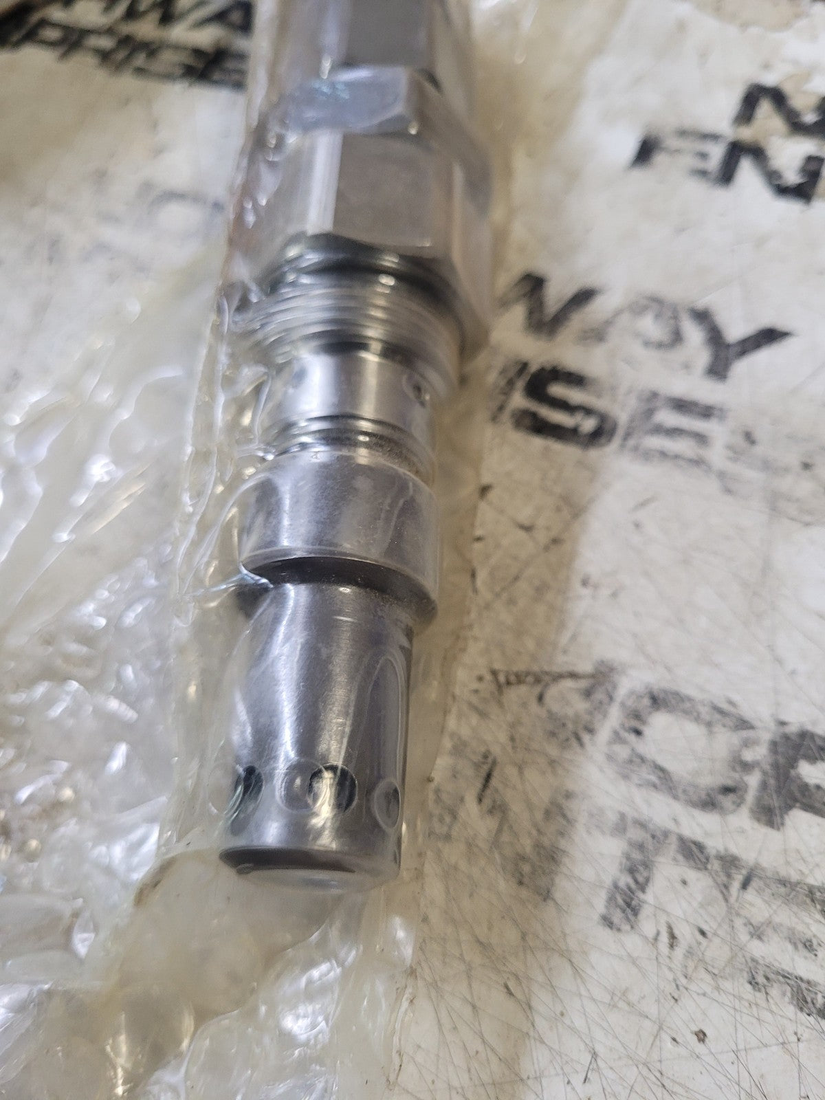 GENUINE Main Relief Valve 4372038 For Hitachi Excavator