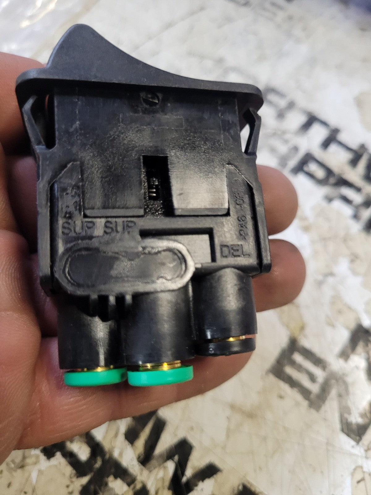 NEW Air Rocker Valve PTO Control Switch For Peterbilt G90-6022-004BN