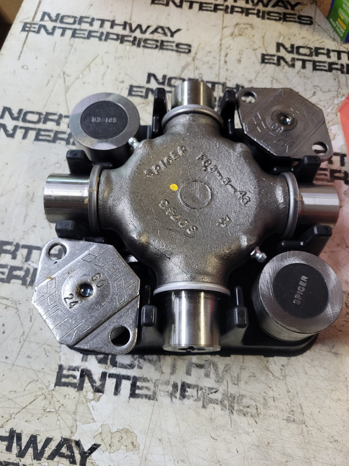 SPICER U-Joint 1810 Series Replaces 5-676X 3918981 332889 230-0676 21045676X