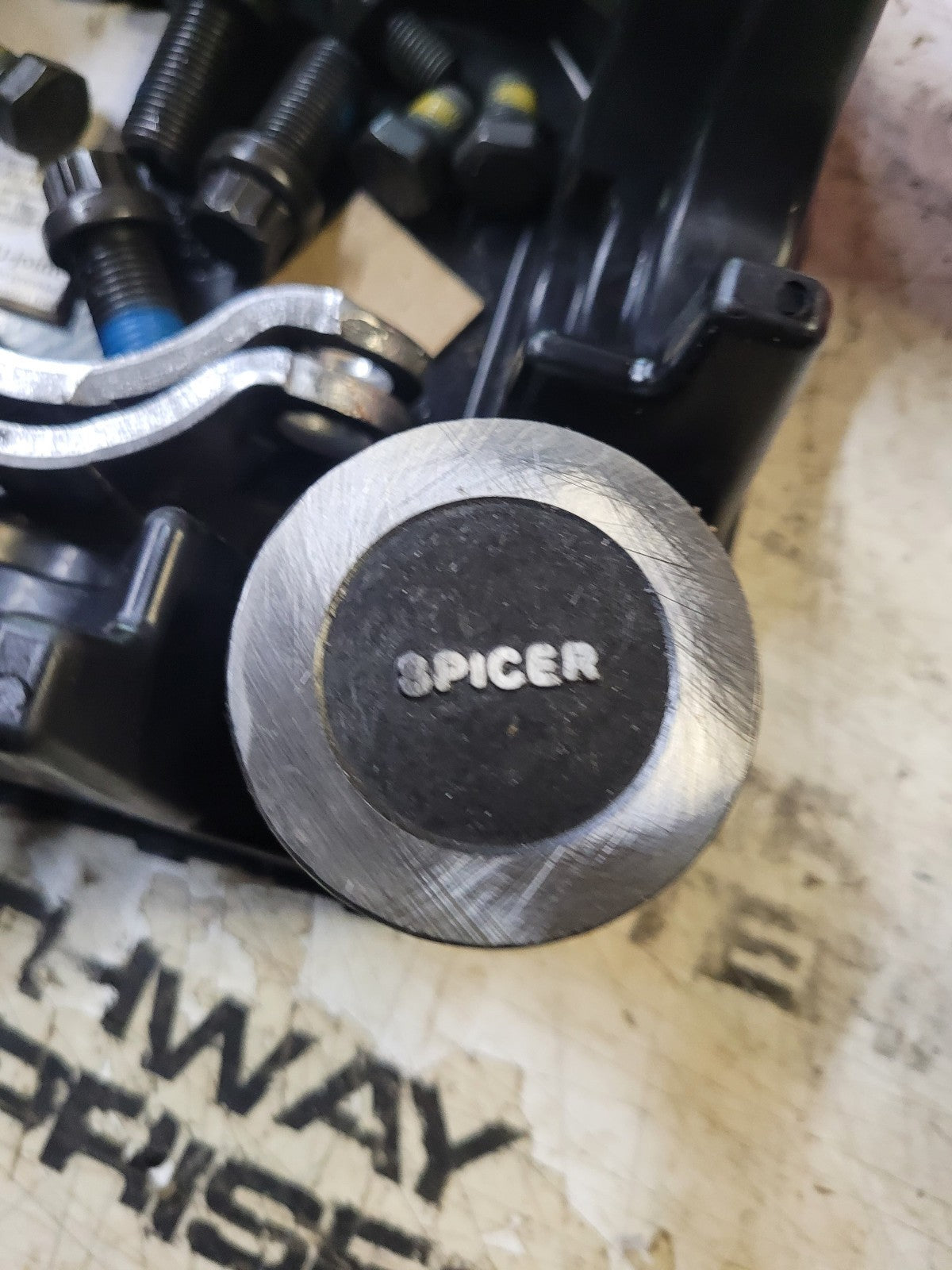 SPICER U-Joint 1810 Series Replaces 5-676X 3918981 332889 230-0676 21045676X