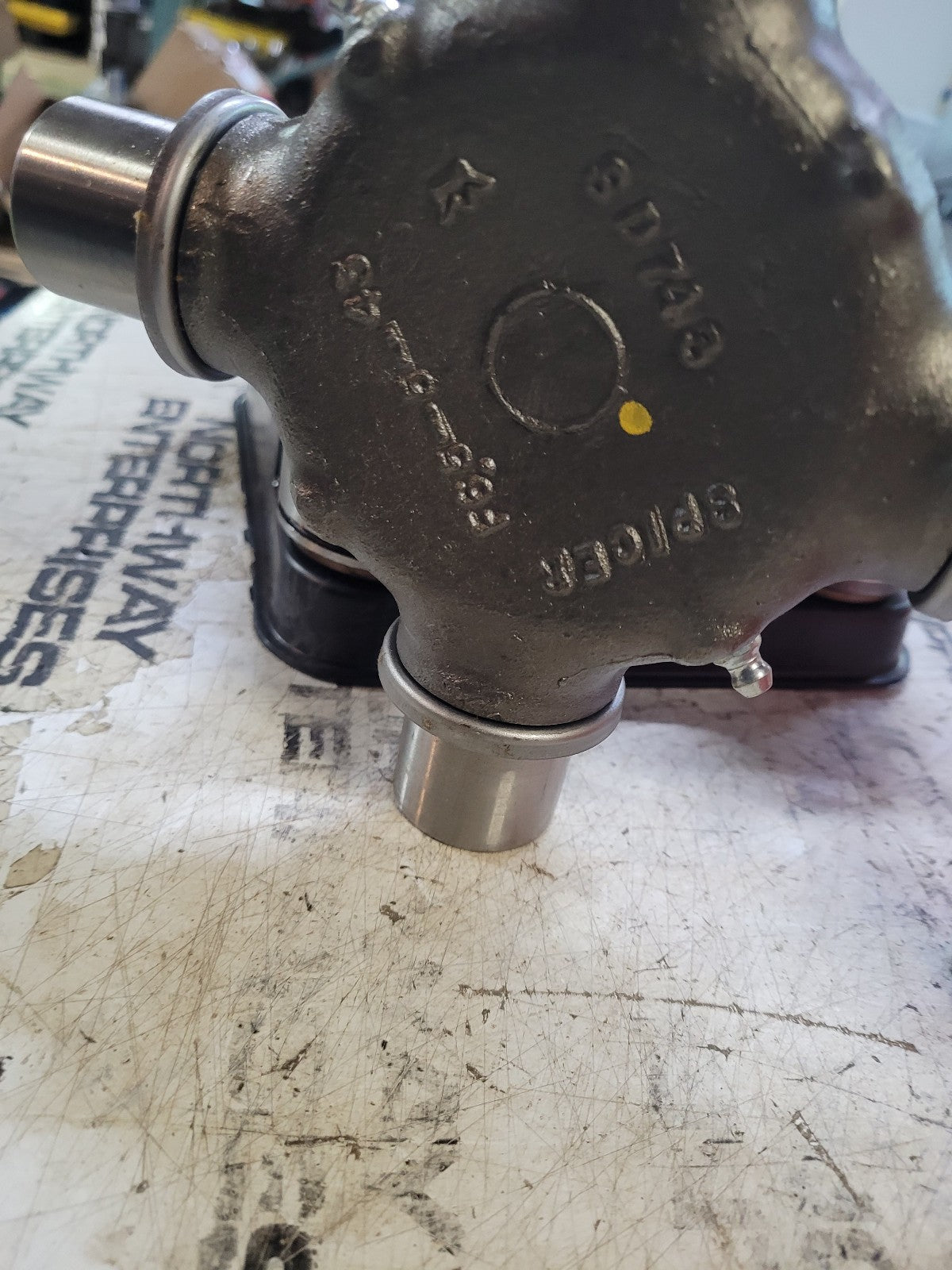 SPICER U-Joint 1810 Series Replaces 5-676X 3918981 332889 230-0676 21045676X