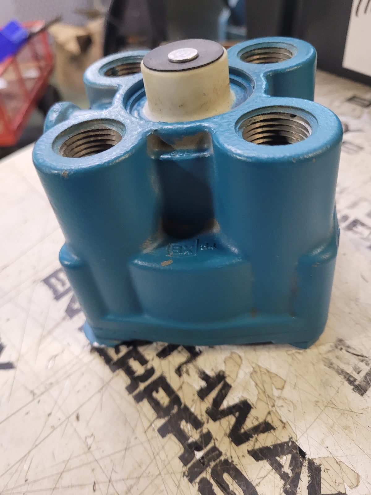 Bendix Genuine OR102626X Relay Valve w/ Bracket - R-12