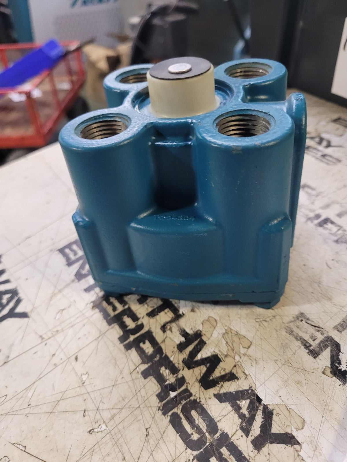 Bendix Genuine OR102626X Relay Valve w/ Bracket - R-12