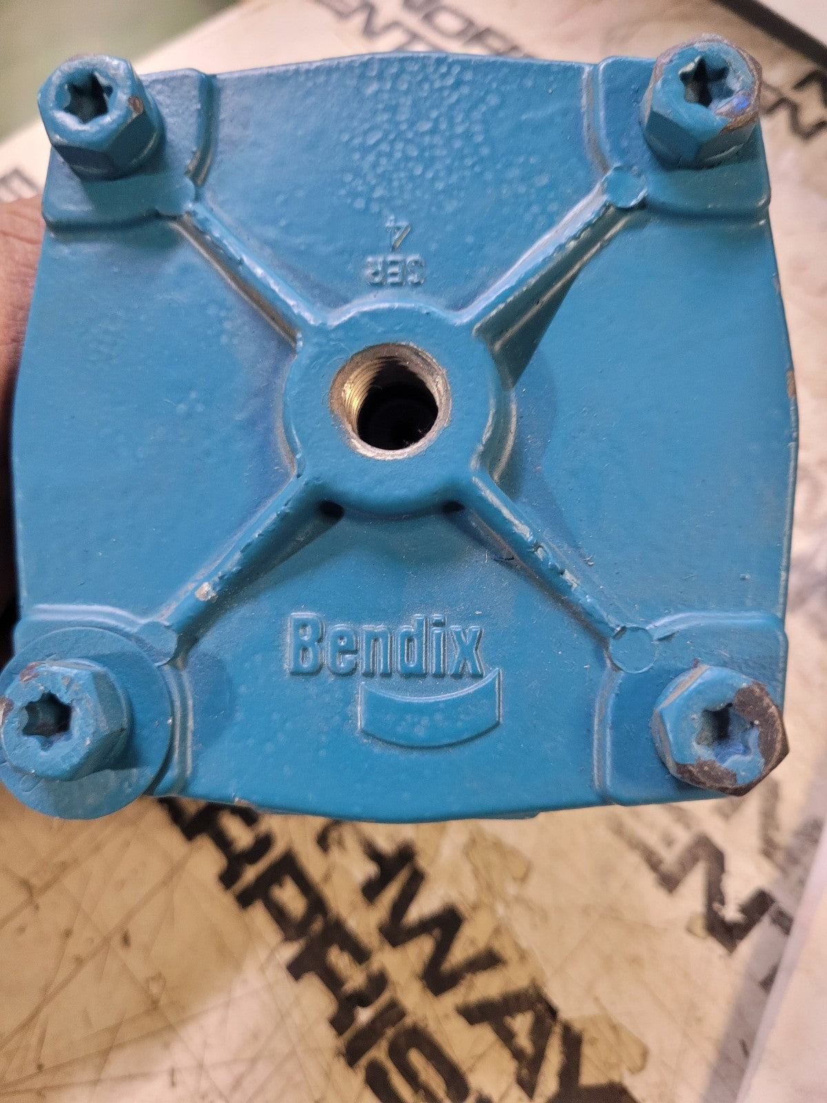 Bendix Genuine OR102626X Relay Valve w/ Bracket - R-12