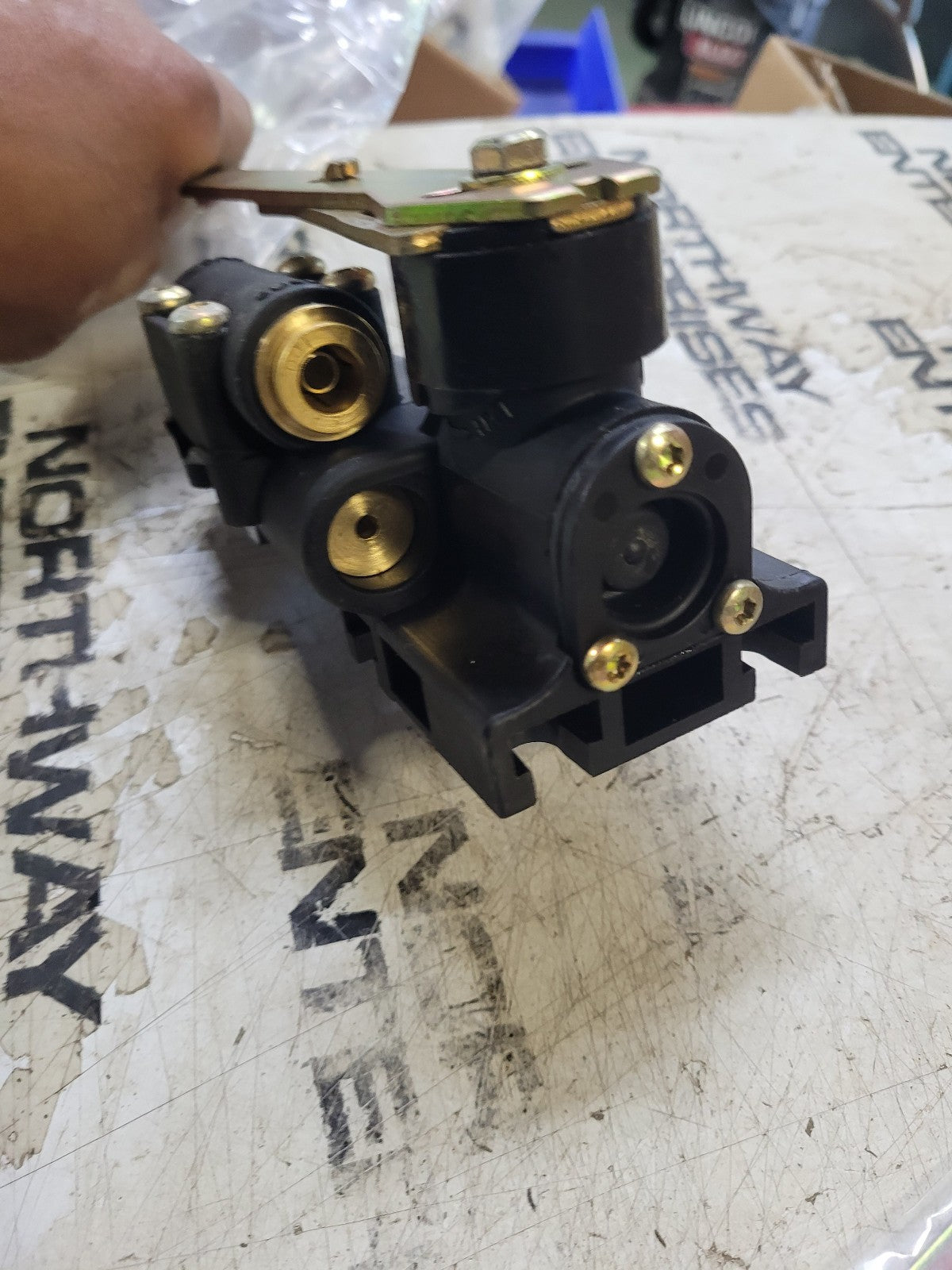 HAD1502UNC Height Control Valve Trailer with Integral Dump 171.H01502UNC