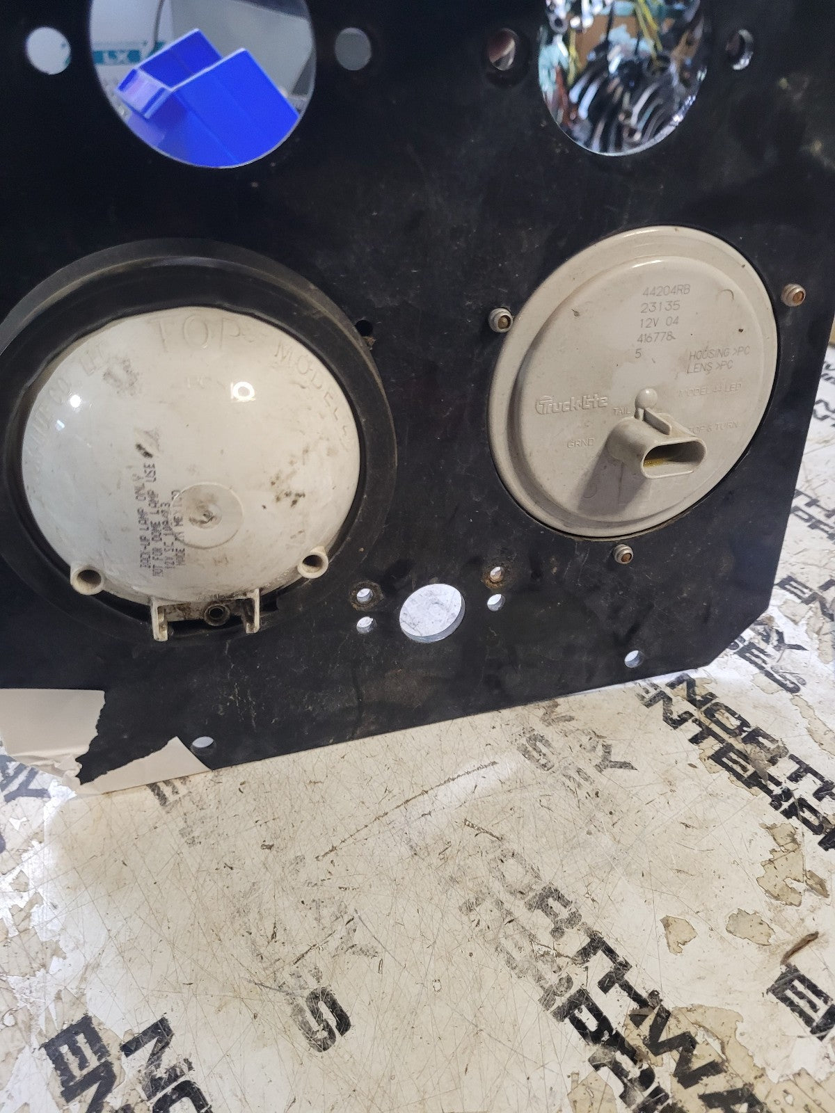 06-95121-000 Freightliner Genuine OEM Taillight Set