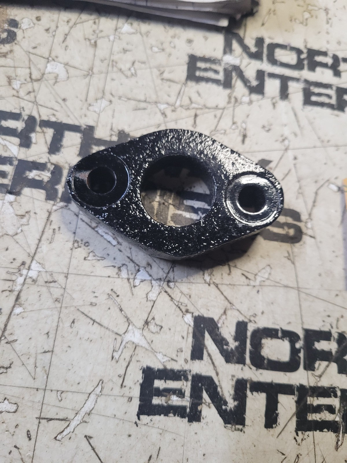 CH10506 INJECTOR HOLD DOWN John Deere 650 - 1050 Injector Hold Down