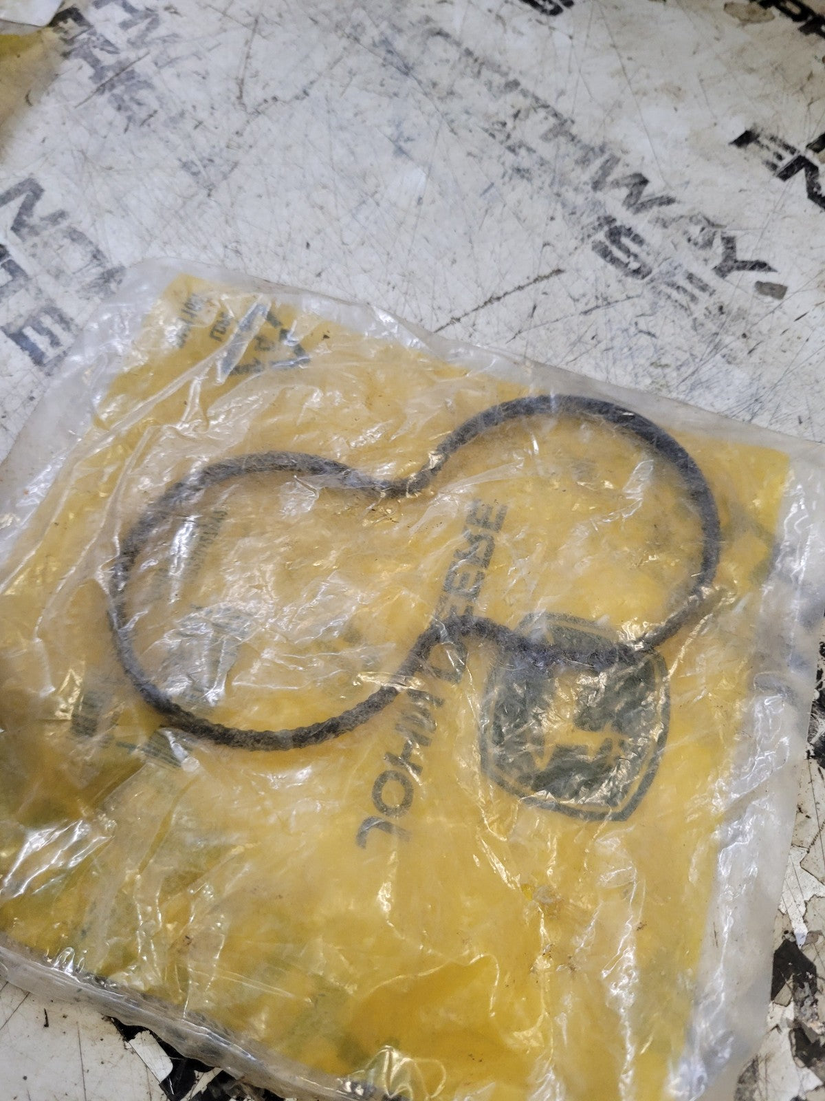 JOHN DEERE R136151 SEAL
