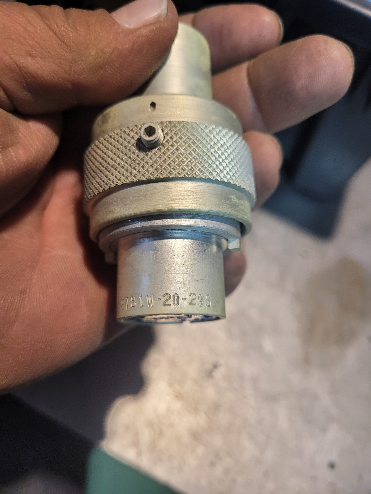 NEW OPEN BOX 97-81W-20-29S Amphenol Industrial FIT-51