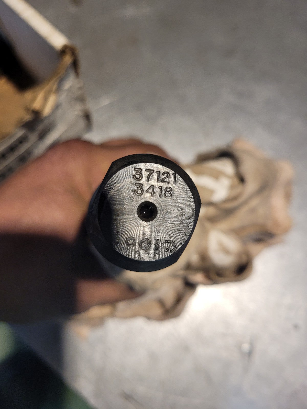37121-3418 WESTERN STAR THREADED SPRING PIN