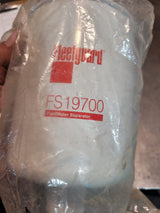 FS19700 Fleetguard  Fuel / Water Separator cross: BF7853 RE522688