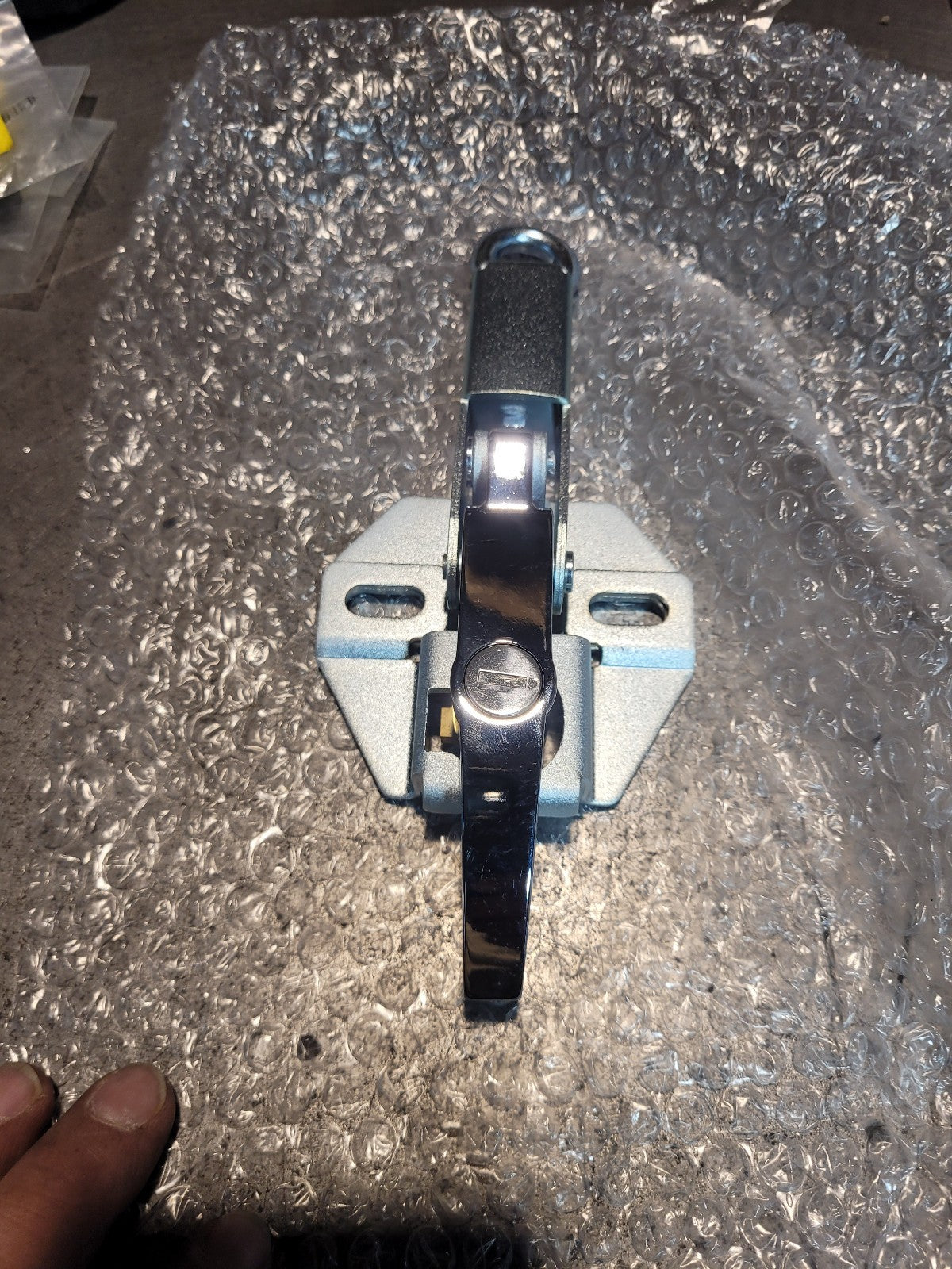 207-54-43833 KOMATSU DOOR CATCHER