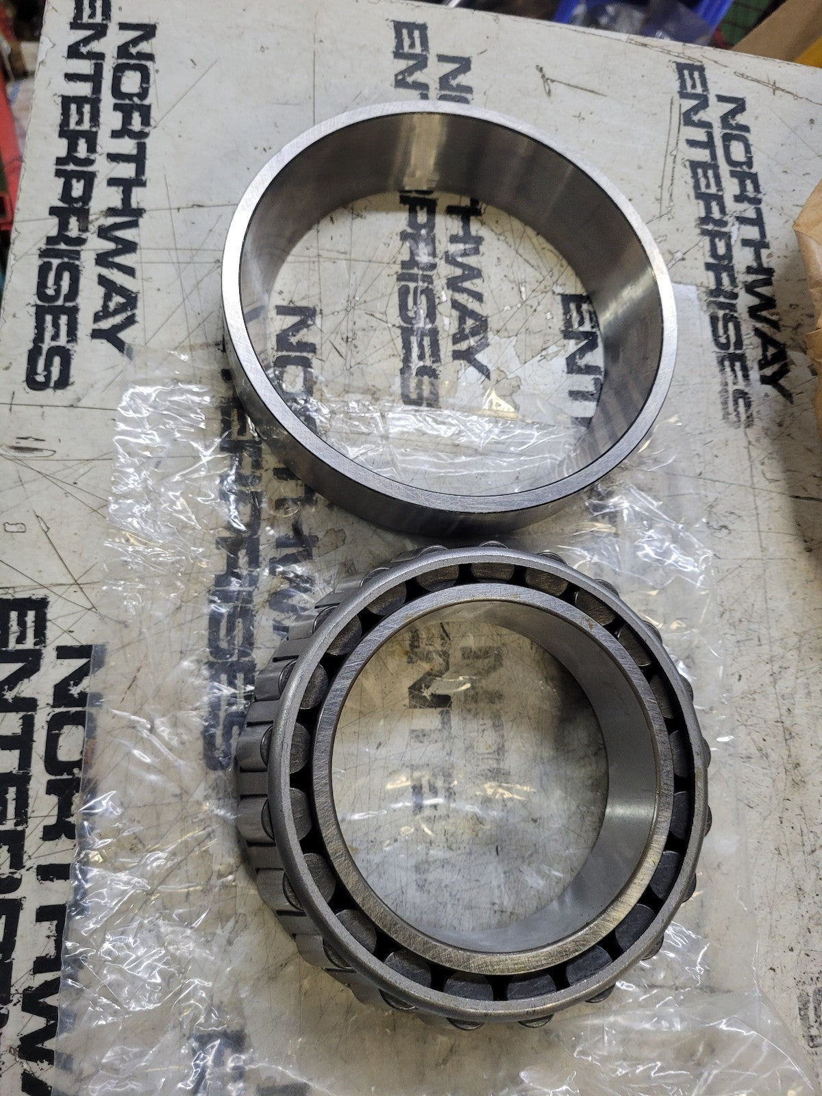 SET 414 SKF BEARING AND RACE