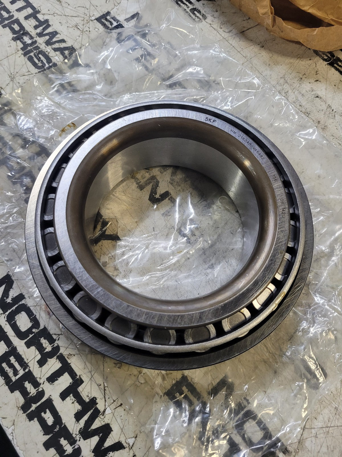 SET 414 SKF BEARING AND RACE