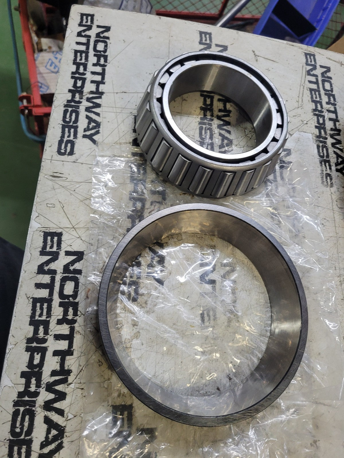SET 414 SKF BEARING AND RACE