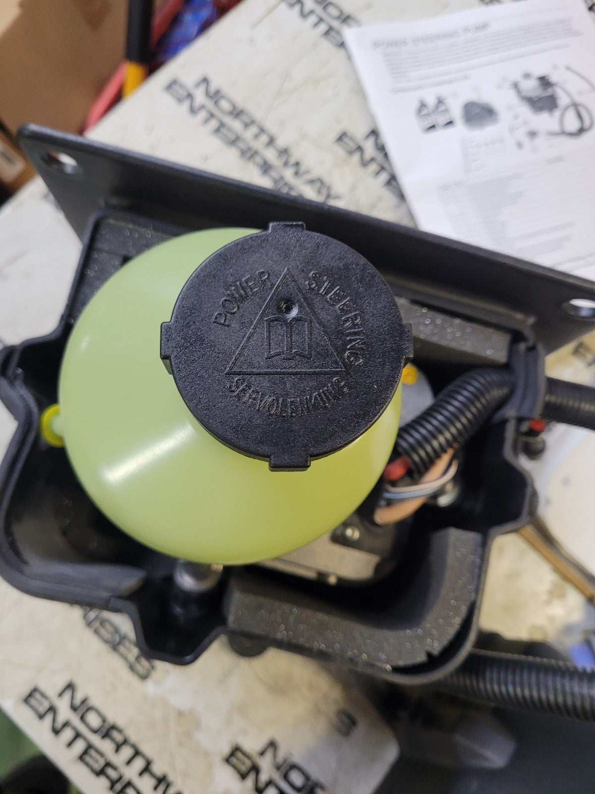 NEW Mercury Verado Power Steering Pump 8M0131261