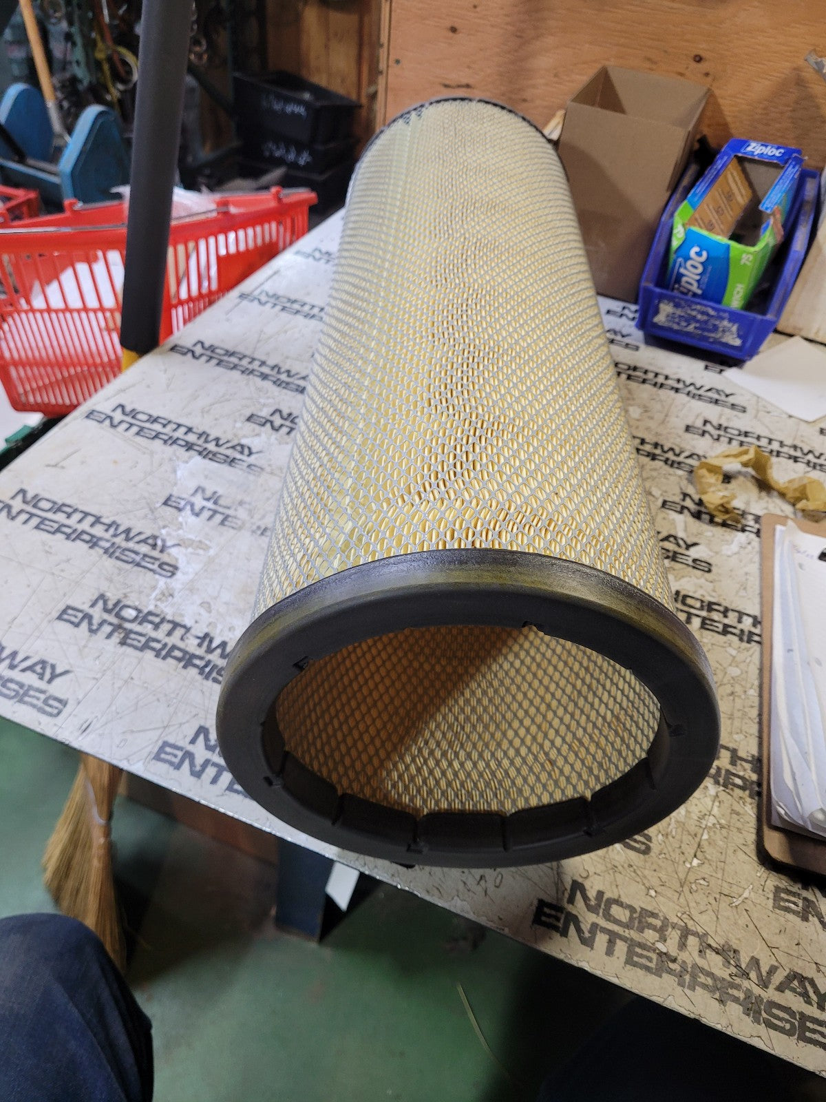 AF26208 FLEETGUARD AIR FILTER (CROSS P781102 , AH174196 , RS4629 , 2465010 )
