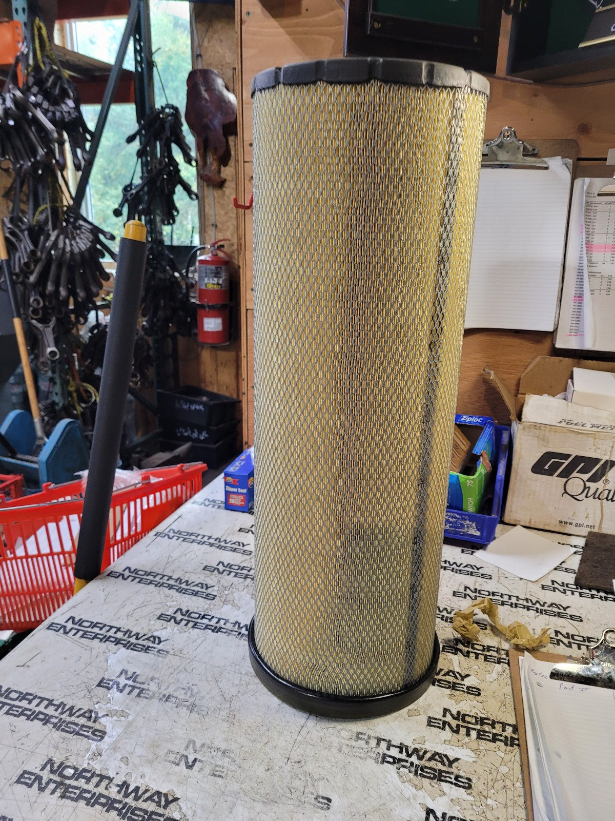 AF26208 FLEETGUARD AIR FILTER (CROSS P781102 , AH174196 , RS4629 , 2465010 )