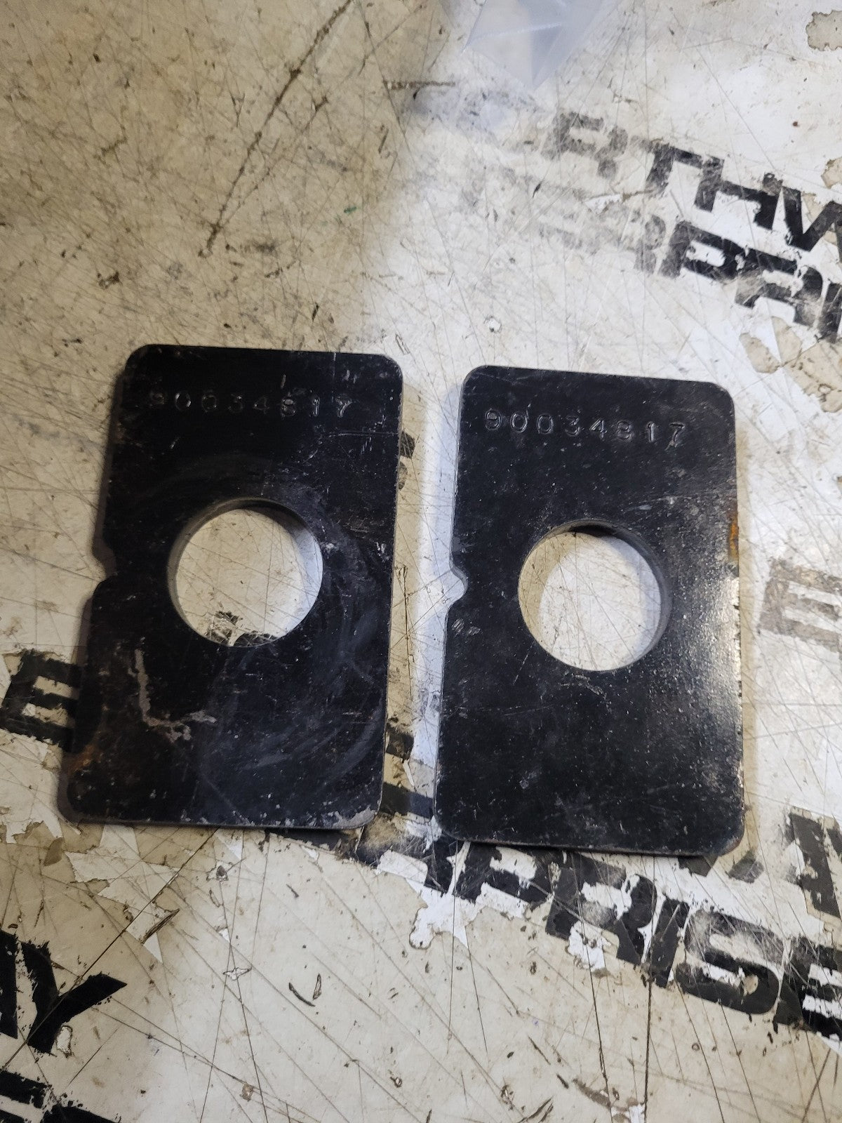 SET OF 2 PLATES - SAF-HOLLAND 90034817 PLATE,PINION-2,7,12DEGREES-PAINTED