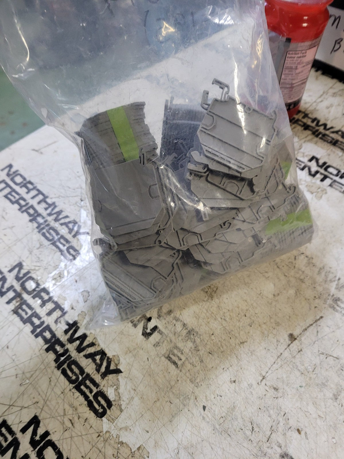 1 BAG OF 195PC -  651-3047167 PHOENIX CONTACT ATP-UT - Partition plate - 3047167
