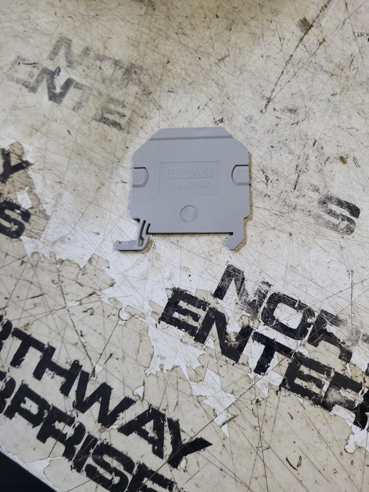 1 BAG OF 195PC -  651-3047167 PHOENIX CONTACT ATP-UT - Partition plate - 3047167