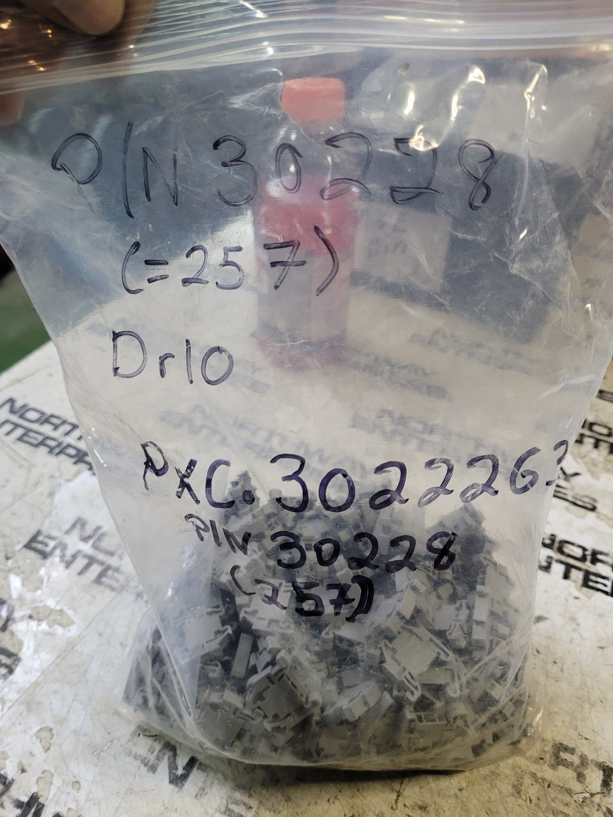 1 BAG OF 257PC -  3022263 – Connector End Bracket, Rail Type For CLIPLINE Series