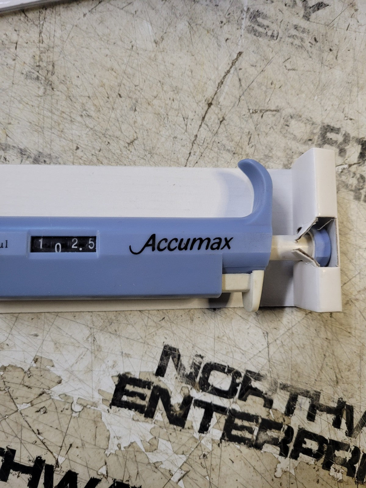 Accumax MicroPipette 20-200ul VA-800