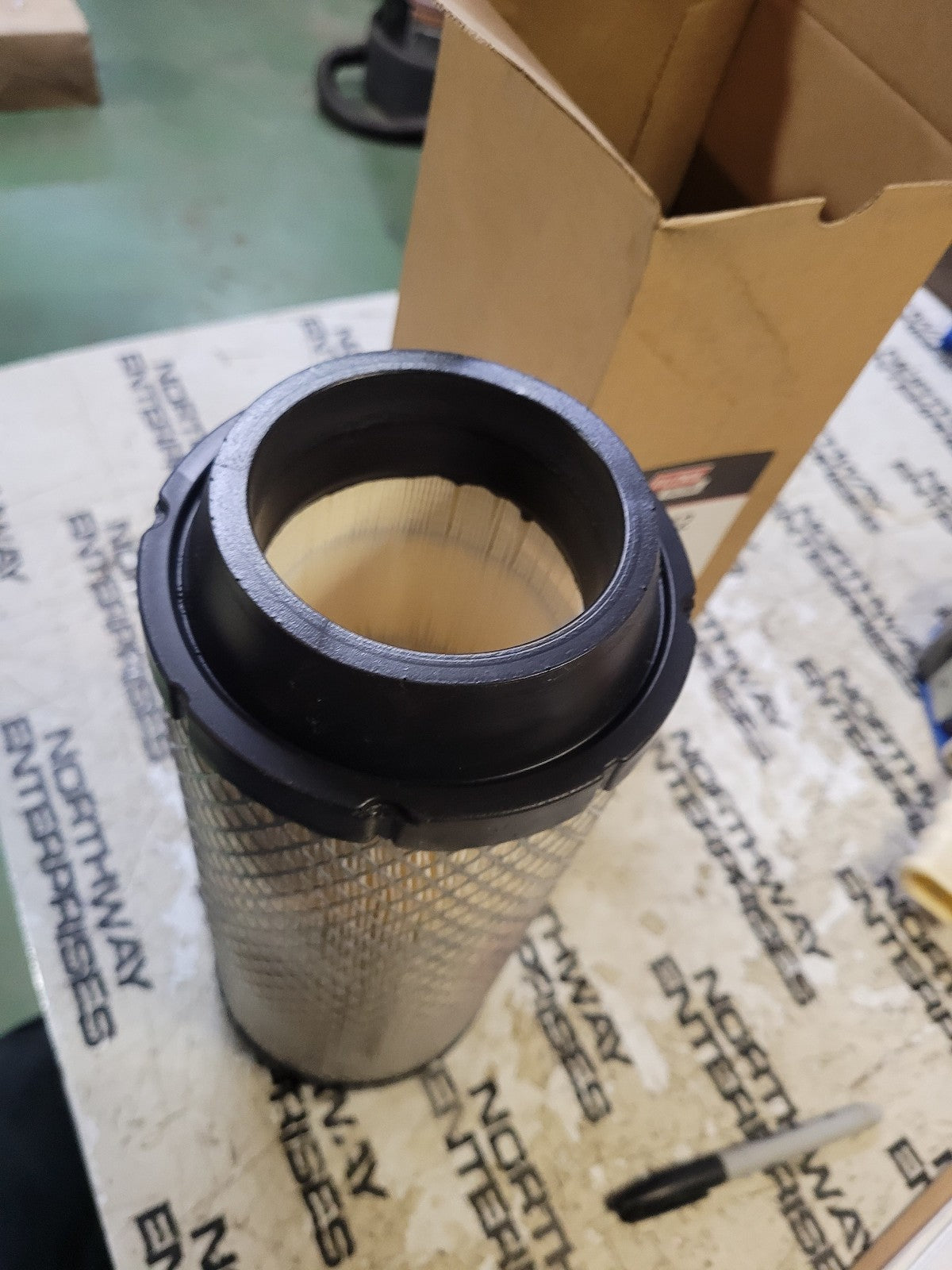 NEW R53942 BALDWIN AIR FILTER