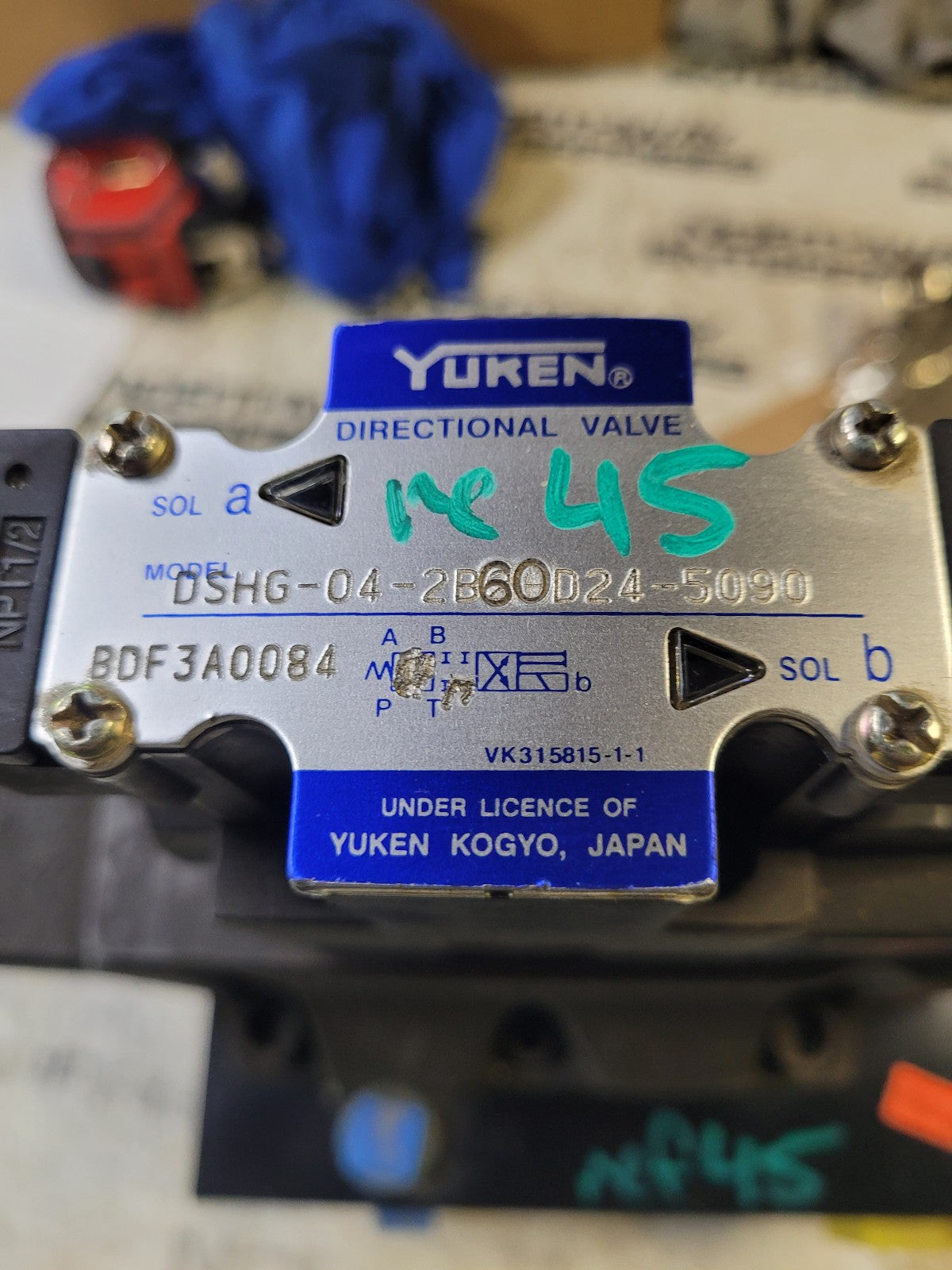 dshg-04-2b60d24-5090 dshg-04-2b2-d24-5090 2-Pos Pilot Oper Sol Dir Valve YUKEN