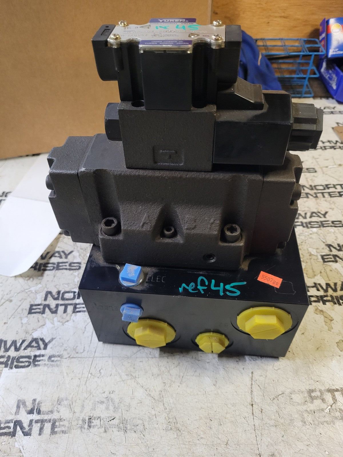 dshg-04-2b60d24-5090 dshg-04-2b2-d24-5090 2-Pos Pilot Oper Sol Dir Valve YUKEN