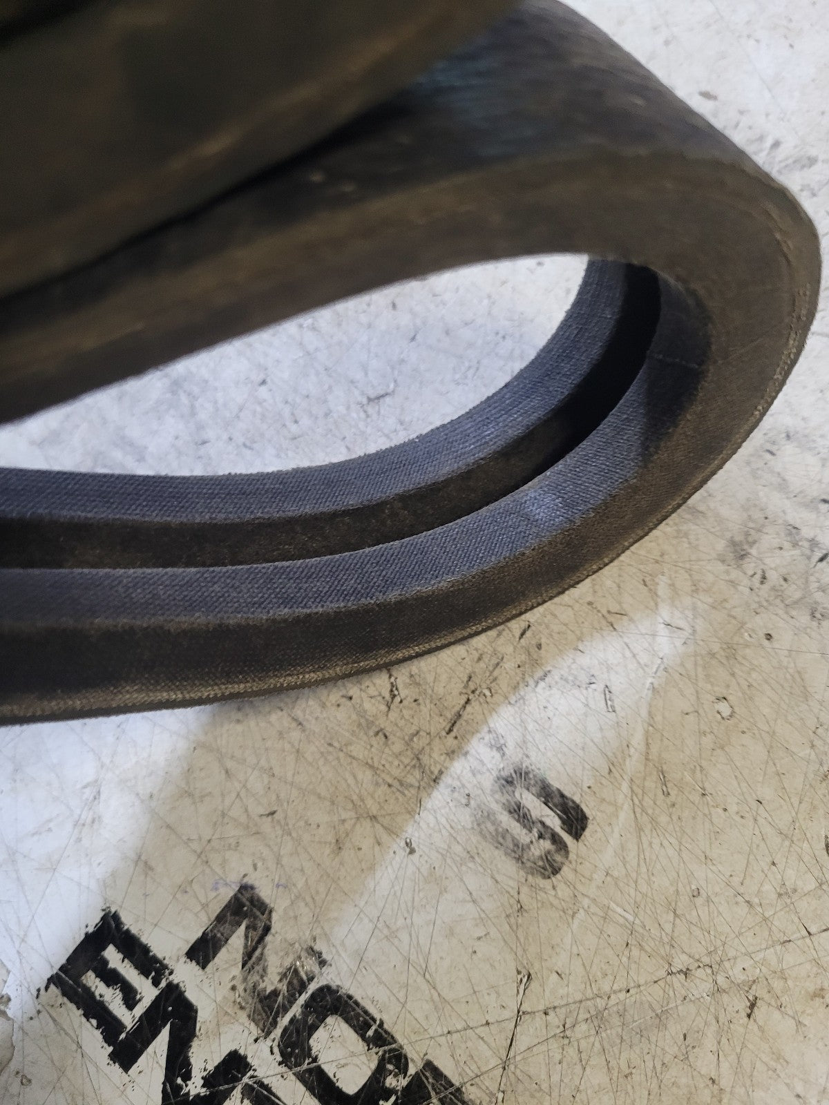 NEW RB95-2 V BELT 2 RIBS 21/32 in Top Width, 2 Strand, 98 in OD