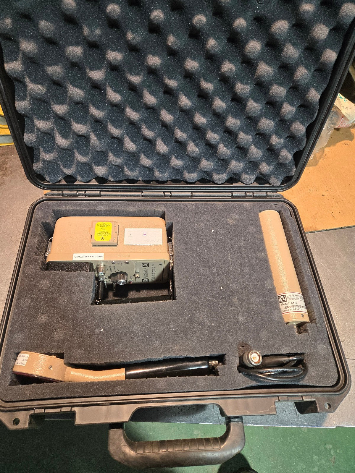 Ludlum Model 2241-2 Digital Survey Meter W/ Probe + Case  44-2, 44-9