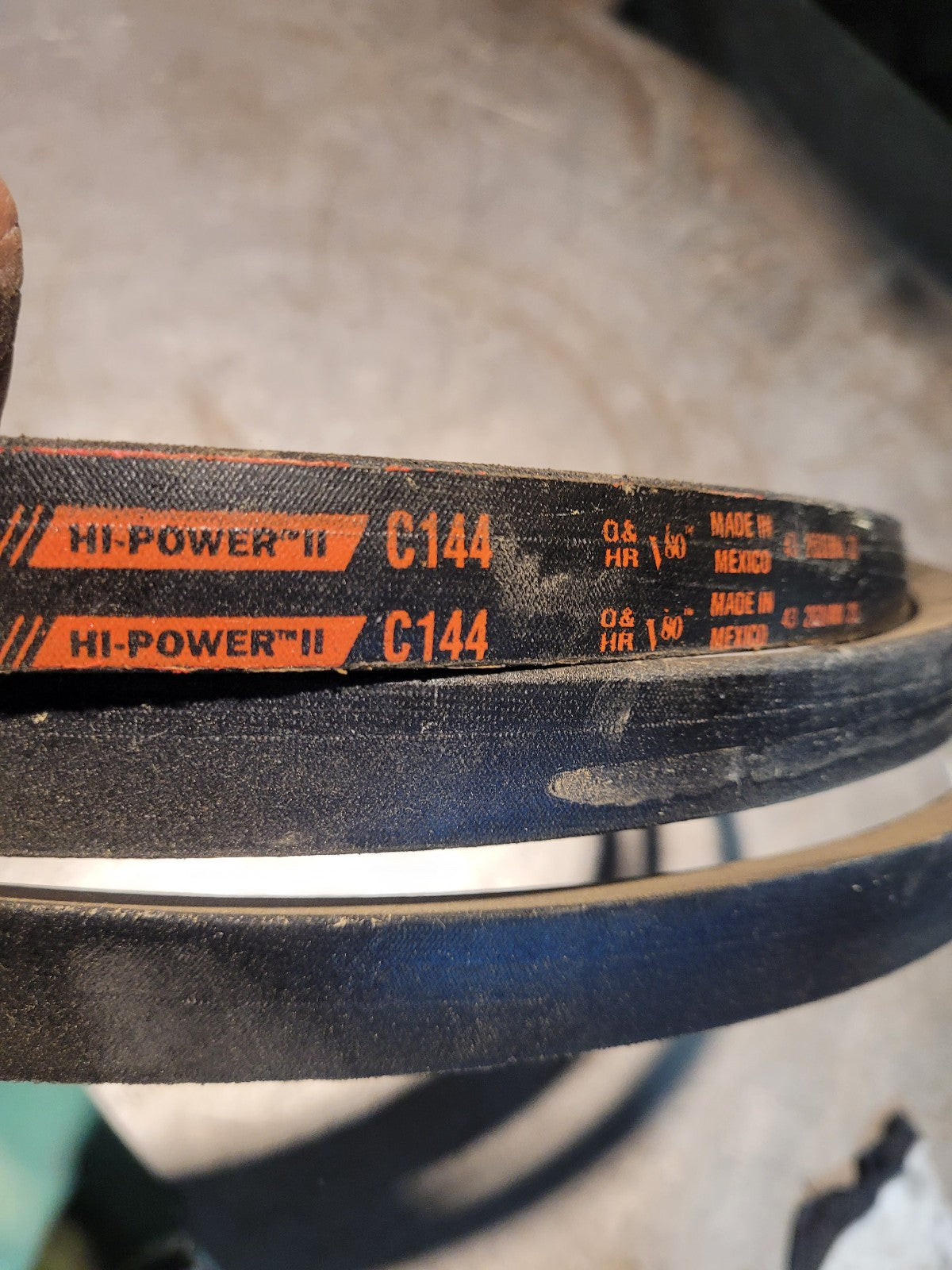 C144 NEW Gates Hi-Power II 7/8 in Top Width, 1 Strand, 148 in OD