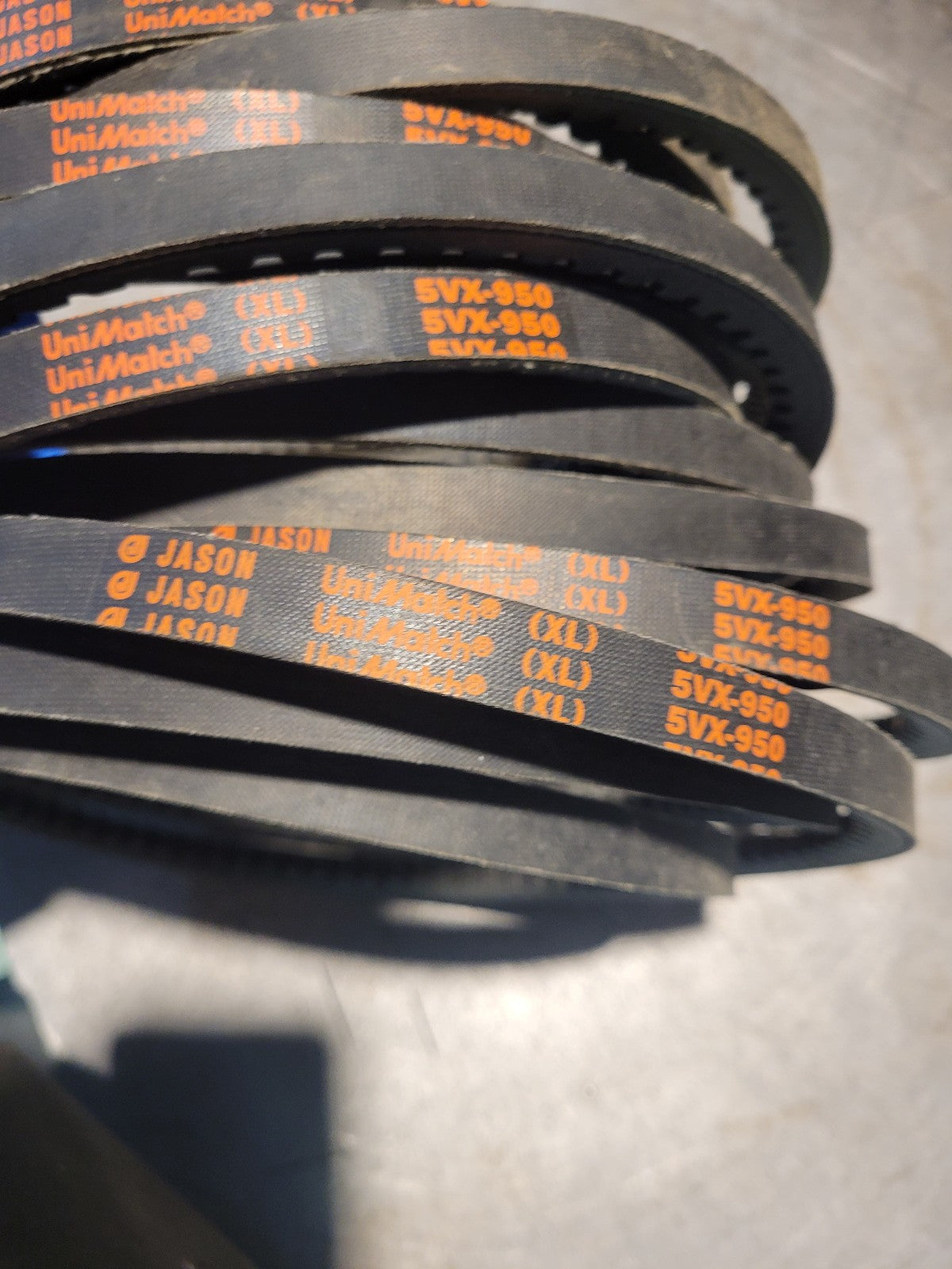 LOT OF 5 BELTS New 5VX-950 GATES BELT 5/8 in Top Width, 1 Strand, 95 in OD