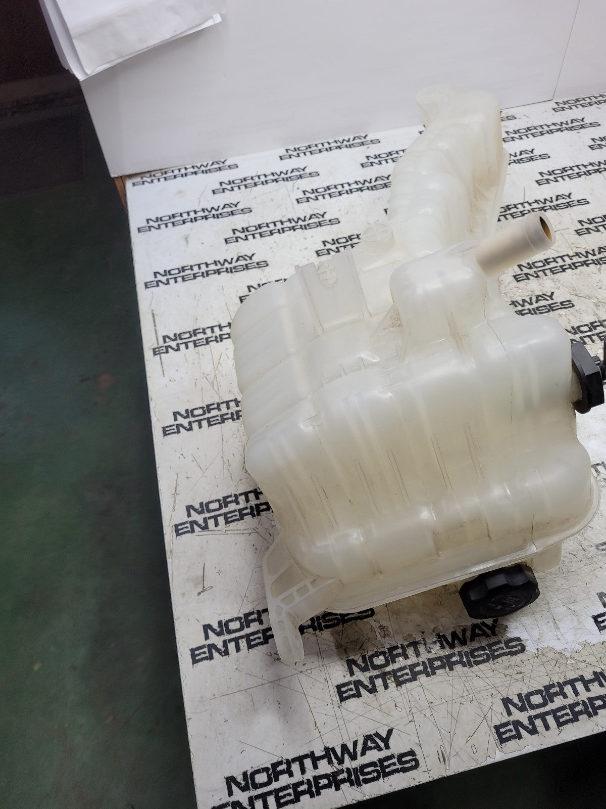 Coolant Reservoir Freightliner 575.1014 A05-28531-000 A0528531002 FRT1702C