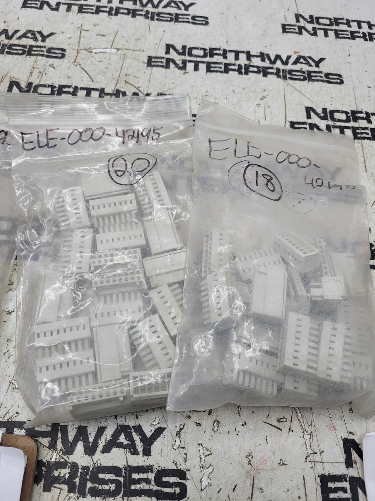 1 LOT OF 78 PC ELE-000-42195 WAGO 734-108 PHOENIX CONTACT 8 POSITION