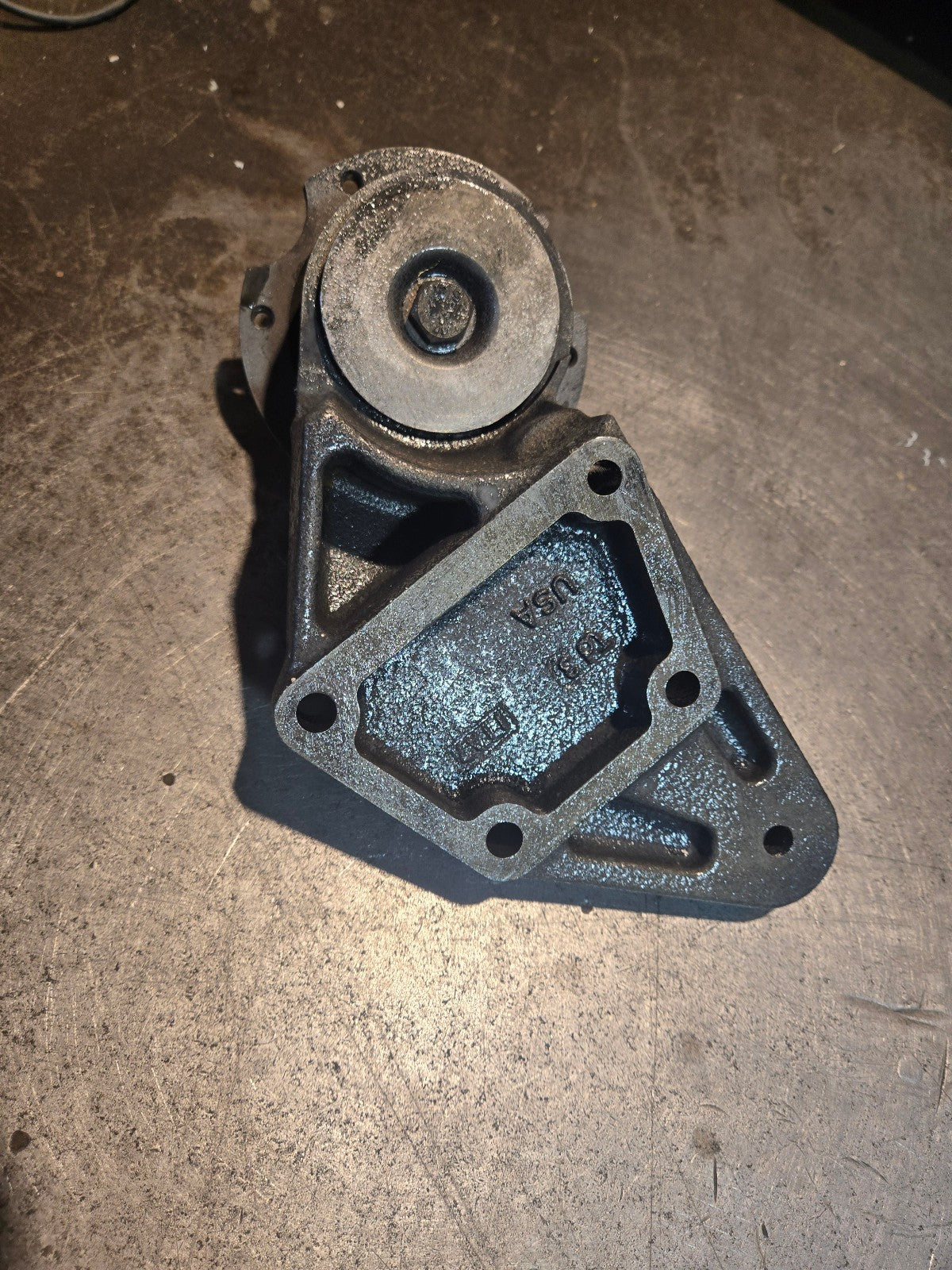 3949702 Cummins 2500 3500 5.9L 6.7 fan hub support bracket dodge 04-09 5086744AA