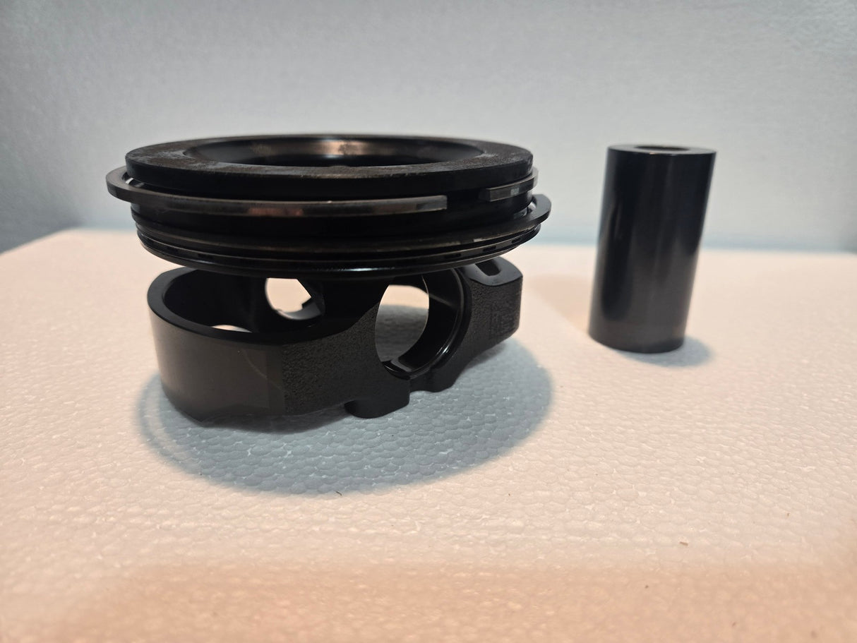 2020 6.7l Powerstroke Cast Iron Piston w/ wristpin LC3Z6108C (LC3Z-6108-C)