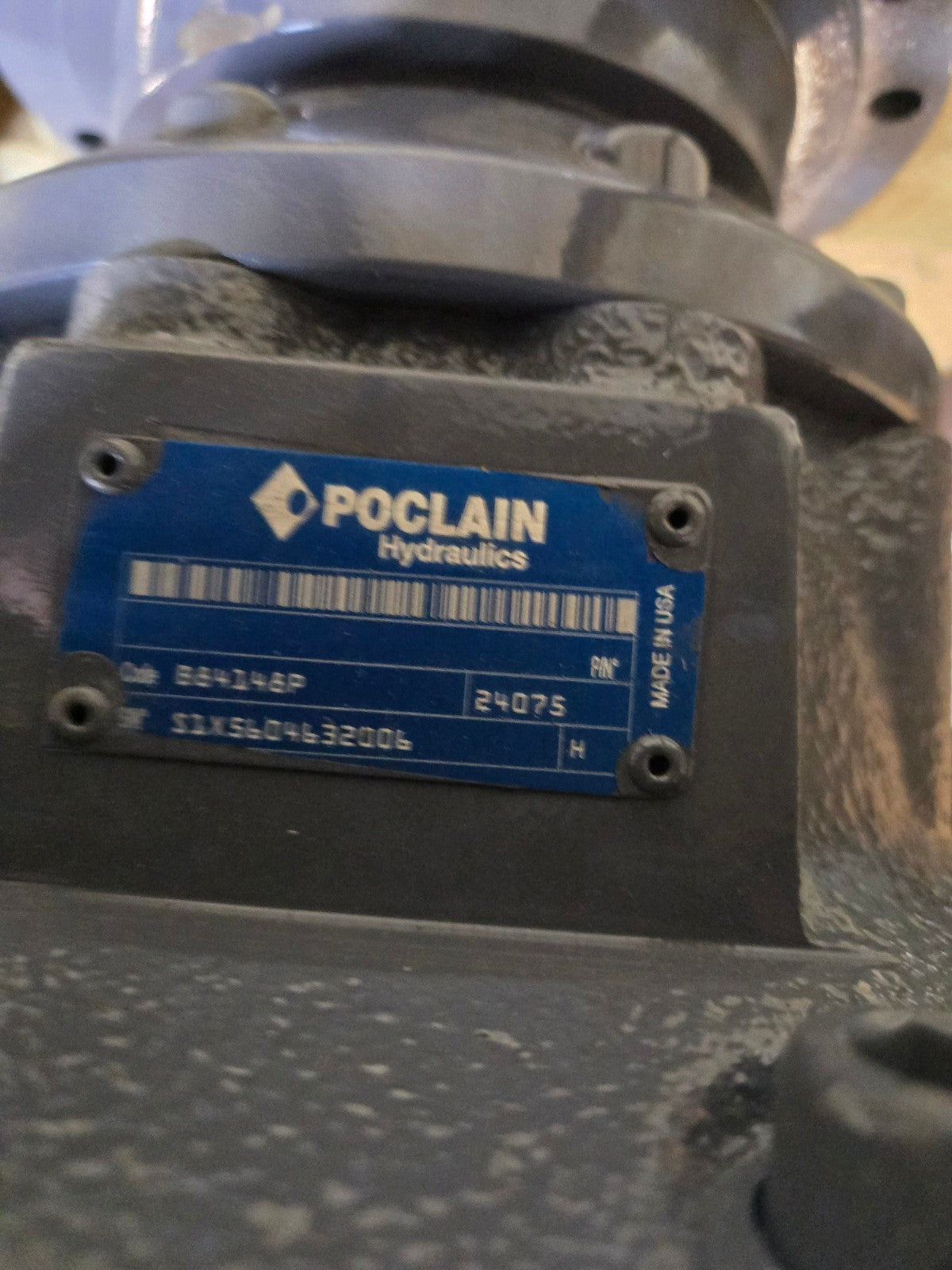 B84148P Poclain creep drive motor 24075 model code CDM10-0-127-22-P1-S1-YD00