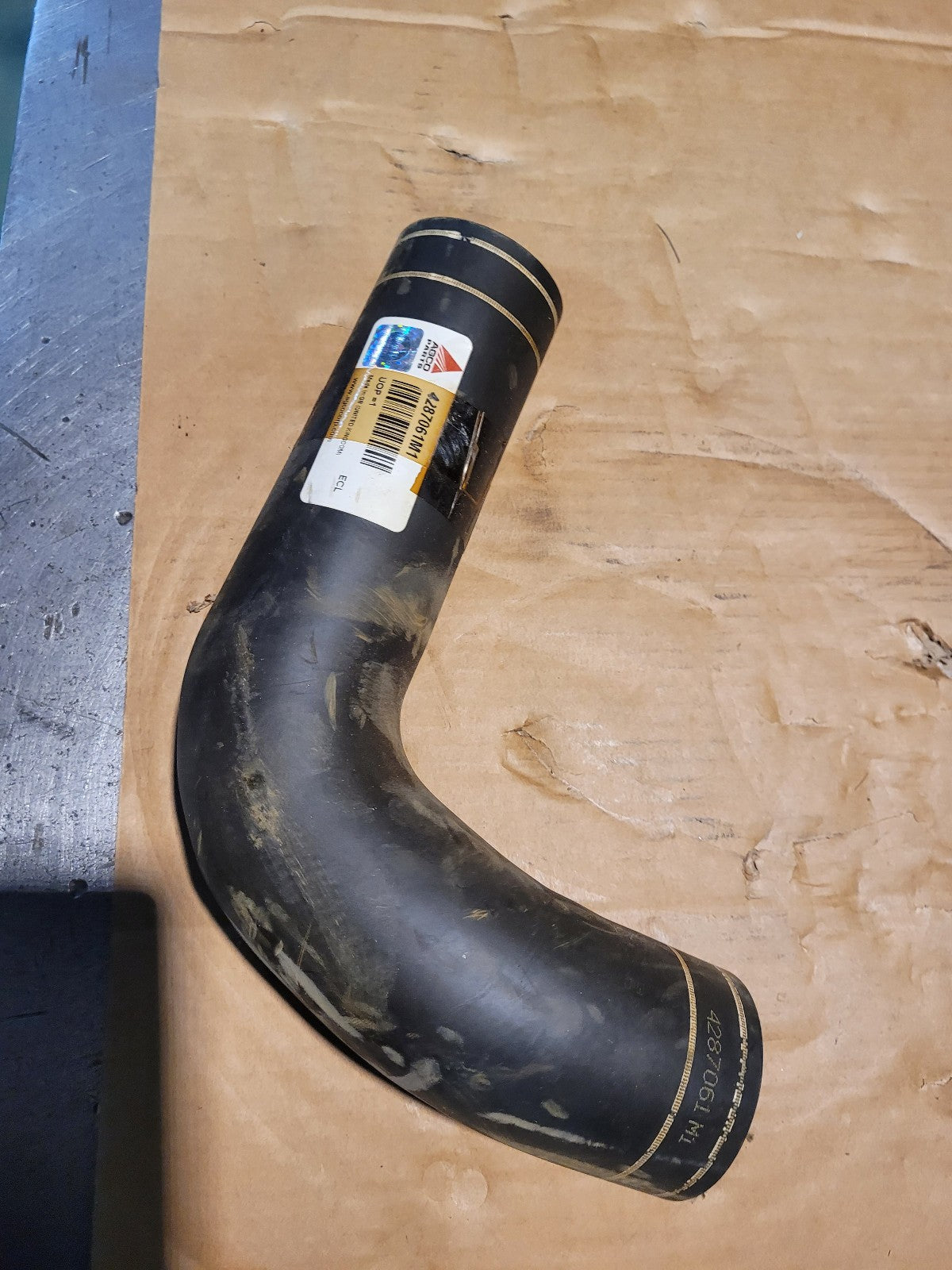 NEW 4287061M1 AGCO's Massey Ferguson - Bottom Radiator Hose