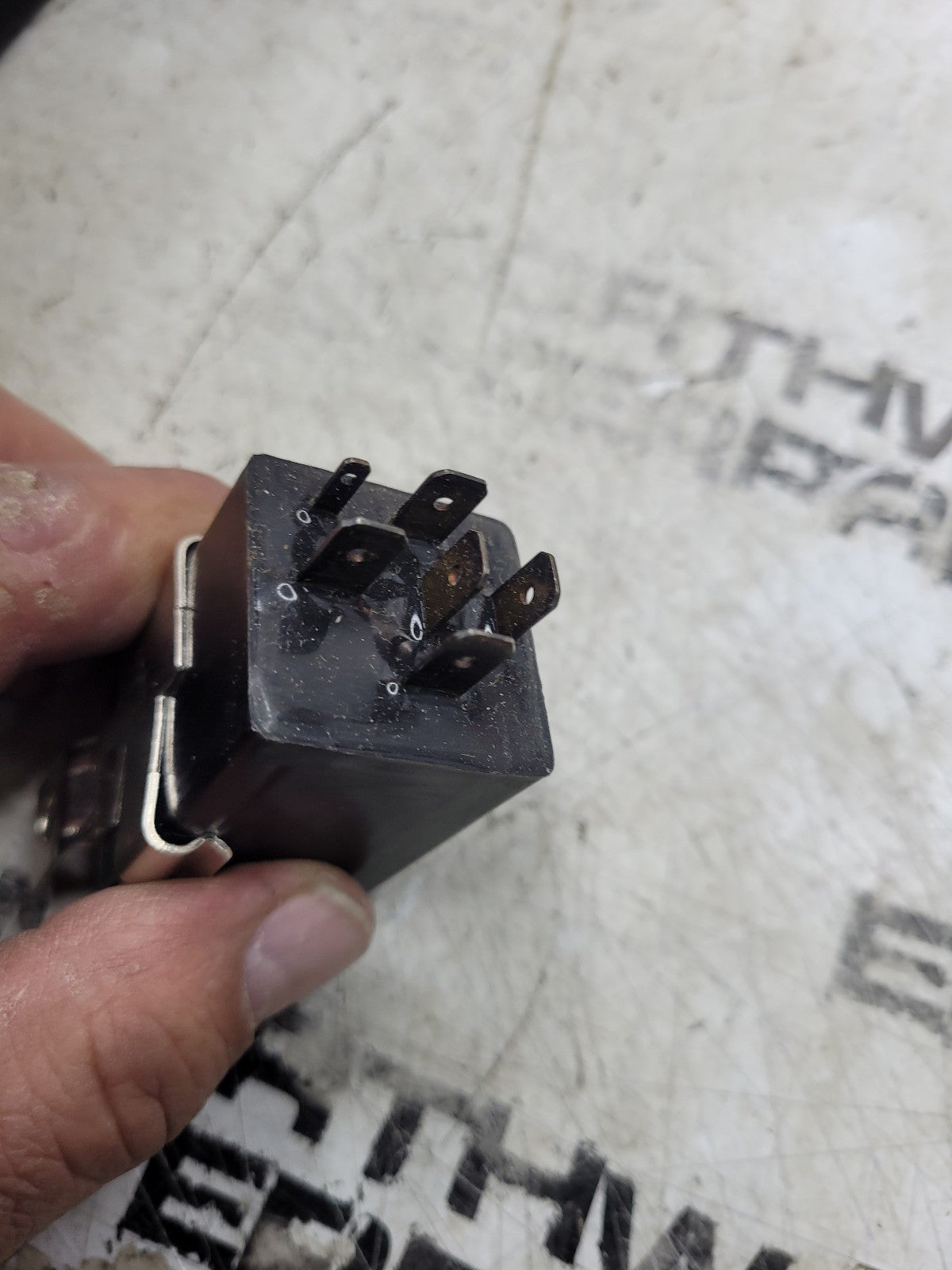 72317970 AGCO FLASHER RELAY