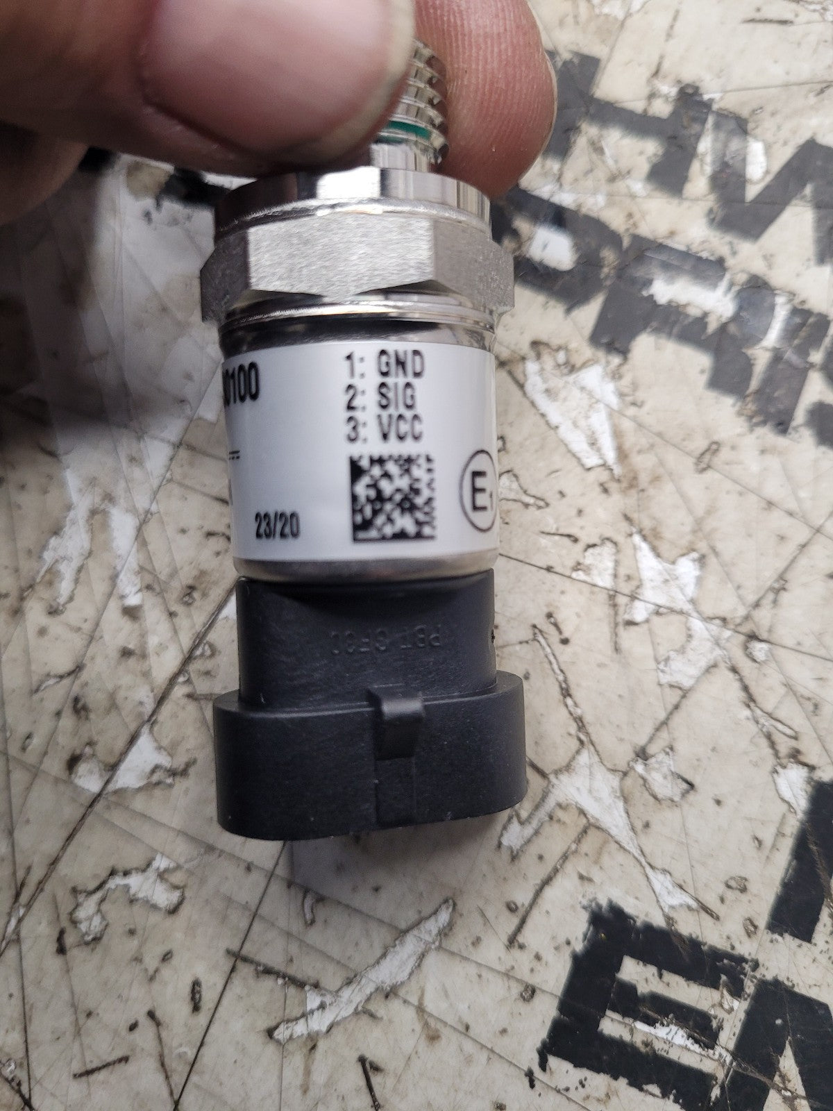 NEW  AGCO 72618867 PRESSURE SENSOR