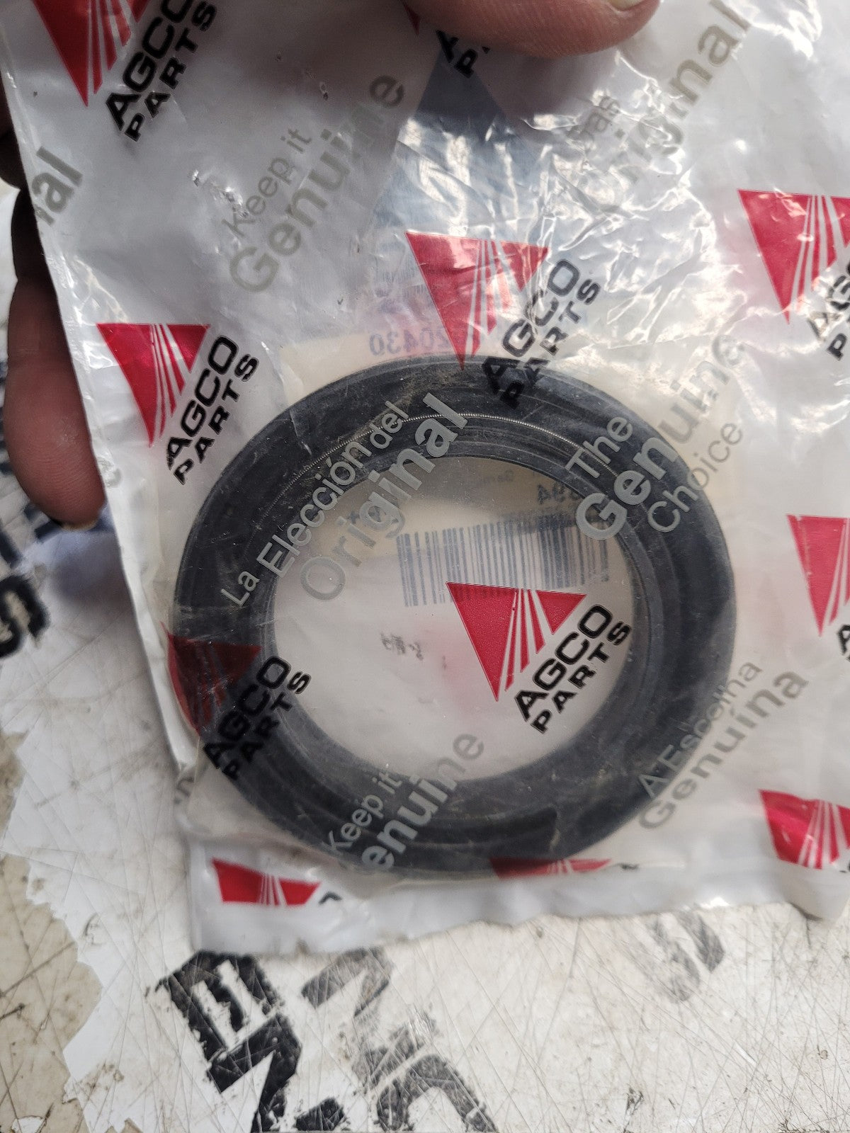 NEW  AGCO 72344644 Shaft Seal