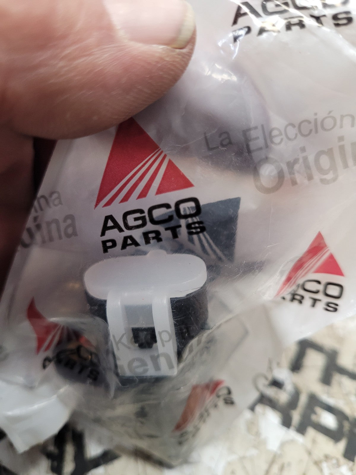 NEW  AGCO 72629730 Sensor