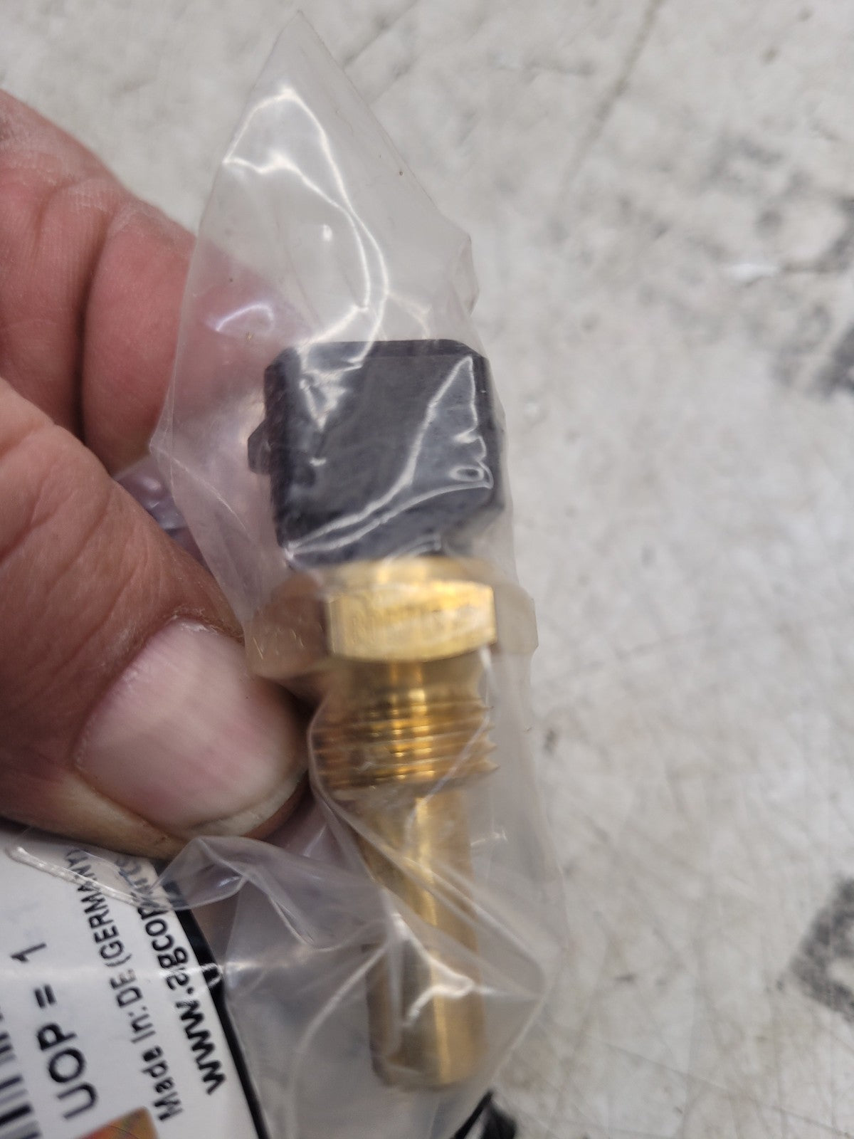 72316898 AGCO TEMPERATURE SENSOR TRANSMITTER