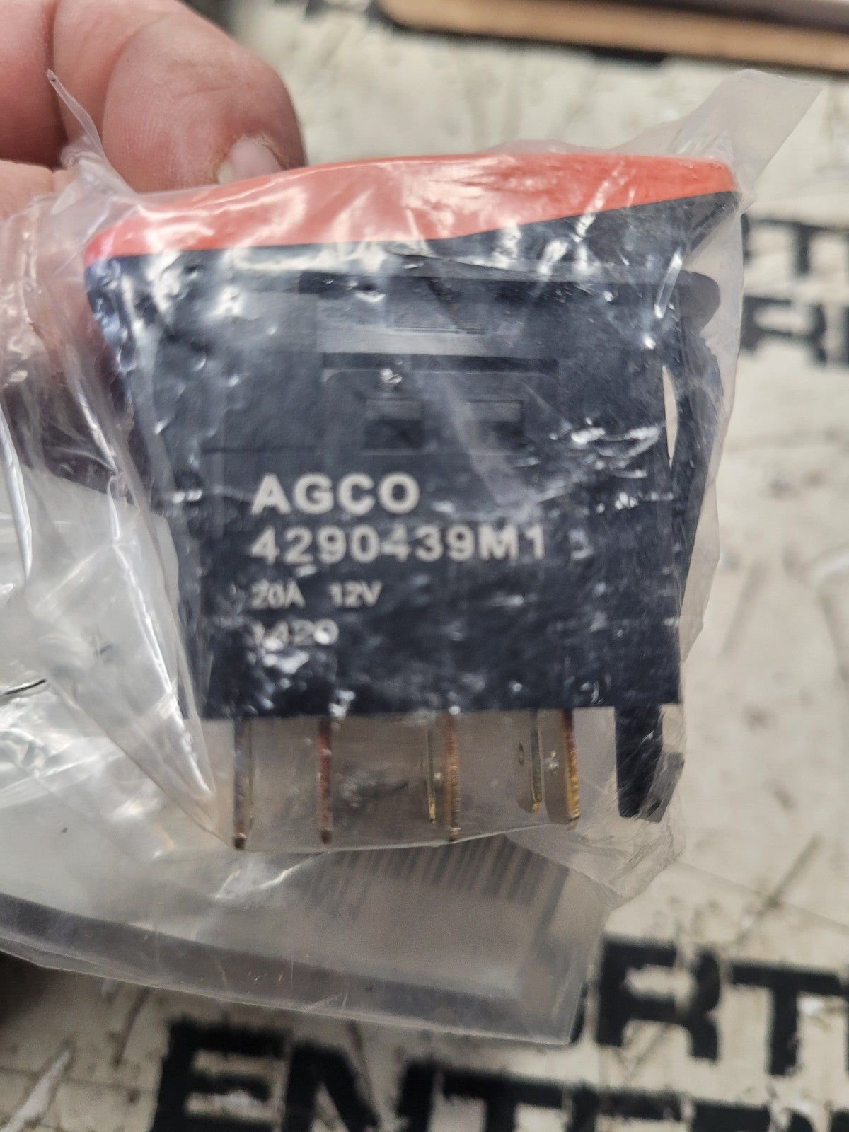 4290439M1 AGCO 4WD SWITCH