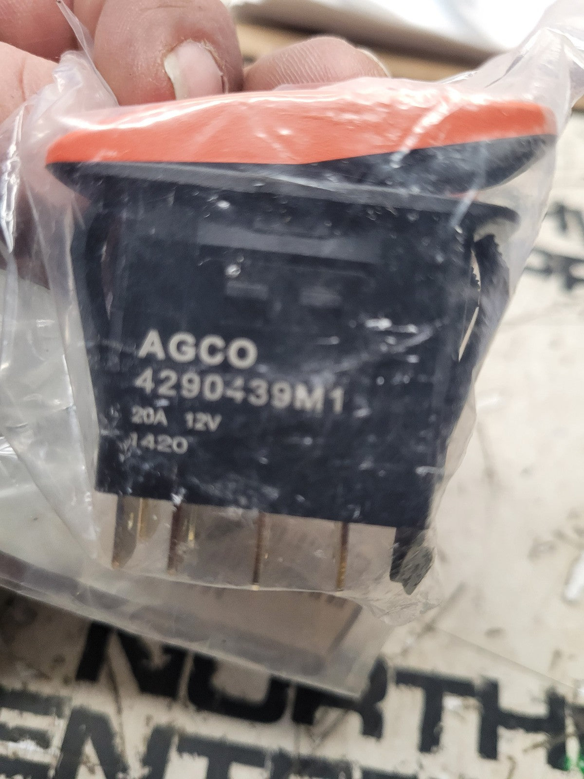 4290439M1 AGCO 4WD SWITCH