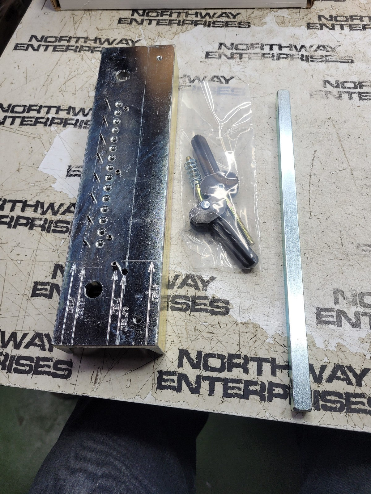 ZAH9000240 - 7" Basic Alligator Rivet Installation Tool - NEW HOLLAND AGRICULTUR